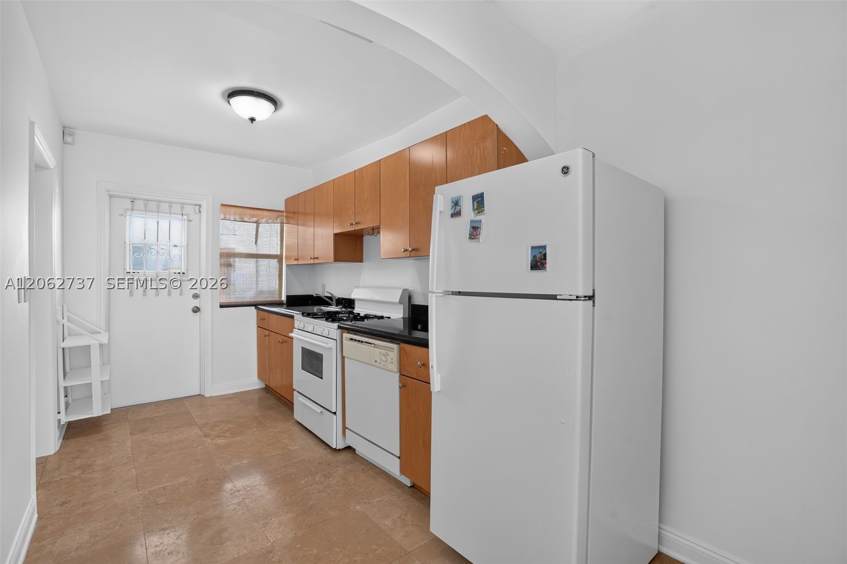 1027 Euclid Ave 4 Property Photo 3