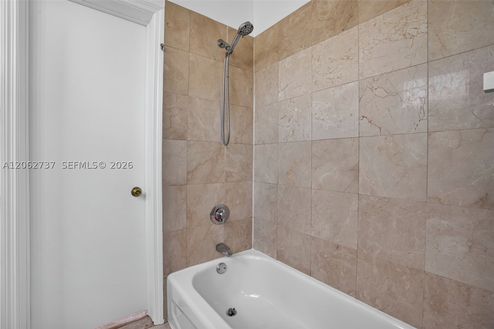 1027 Euclid Ave 4 Property Photo 14