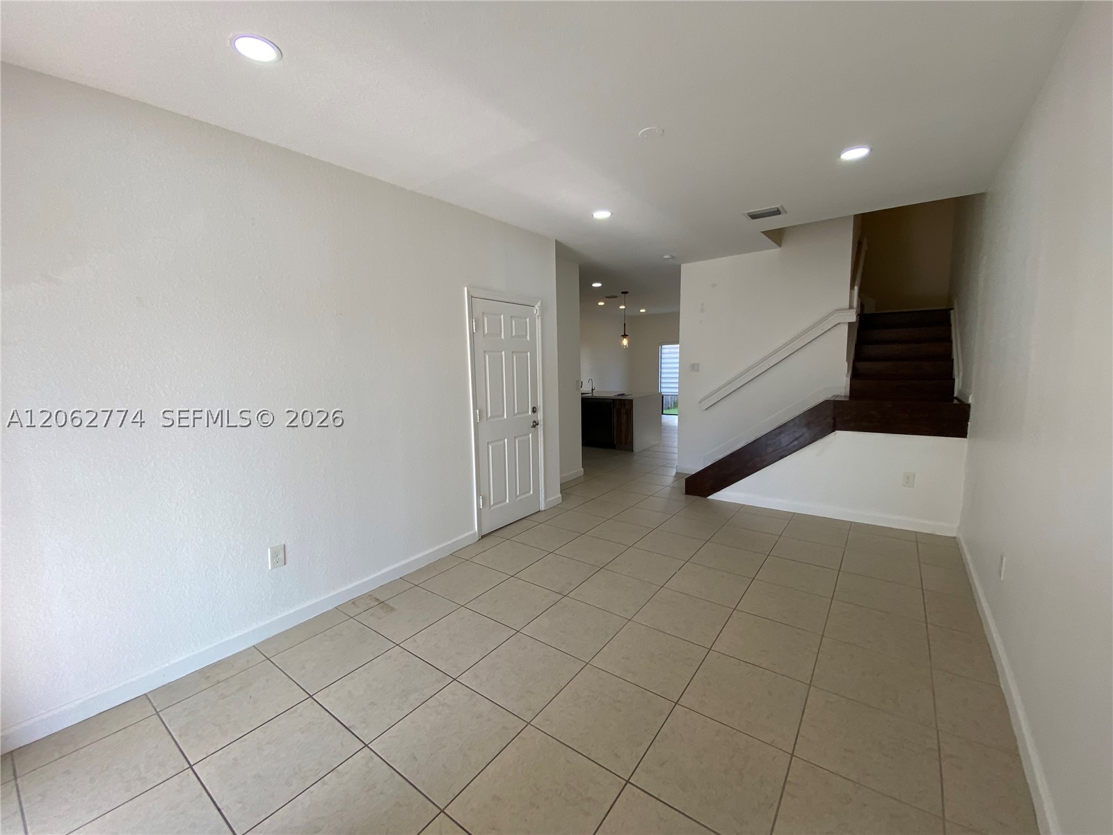 343 Ne 37th Ter Property Photo 4