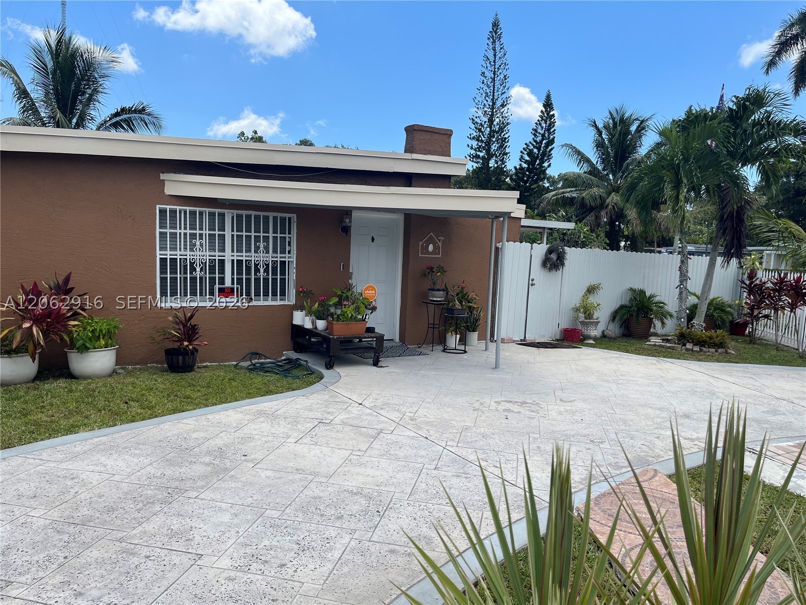 101 Miami Gardens Rd 101 Property Photo 2