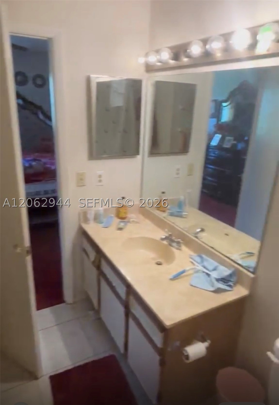 2429 Lena Ln Property Photo 3