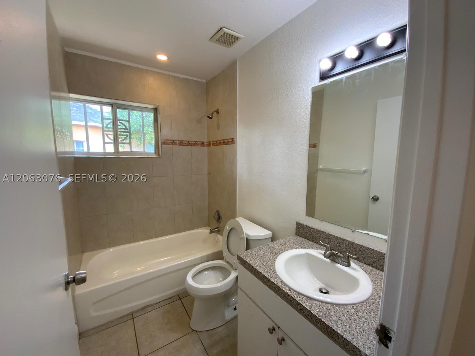 3342 Nw 9th Ave 3344 Property Photo 32