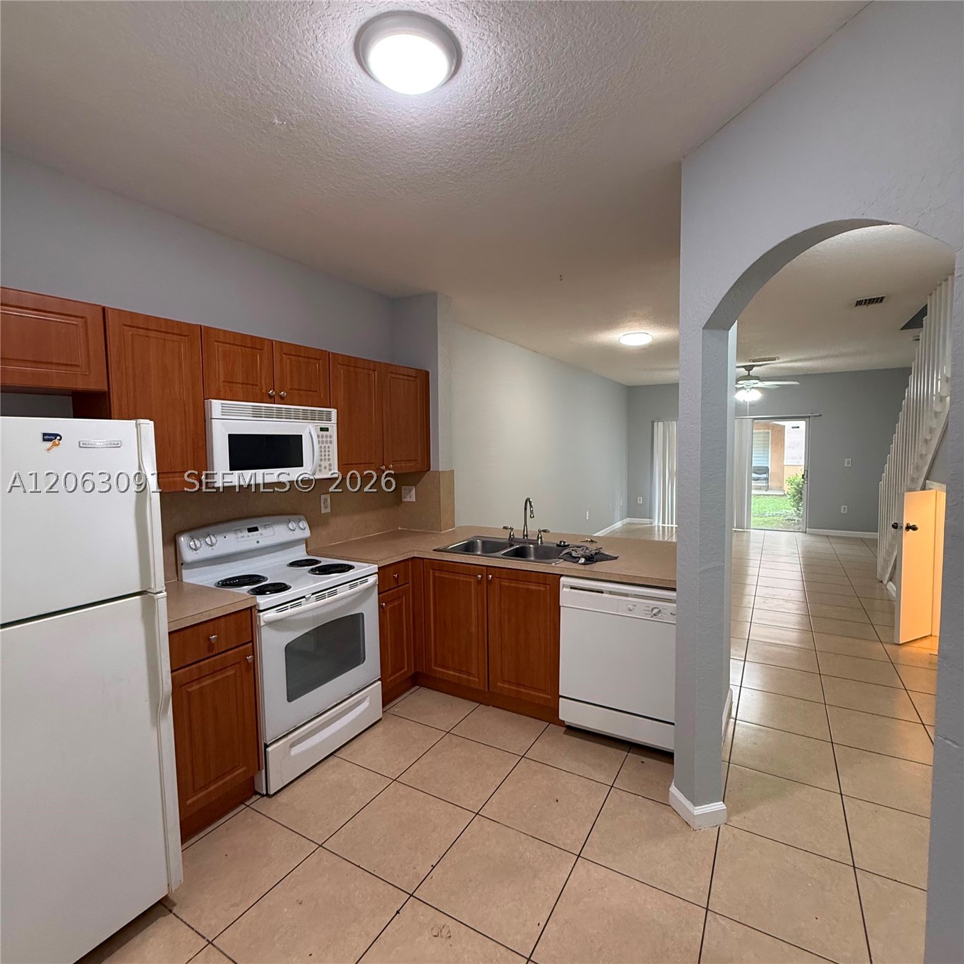 8811 S ISLES CR 8811