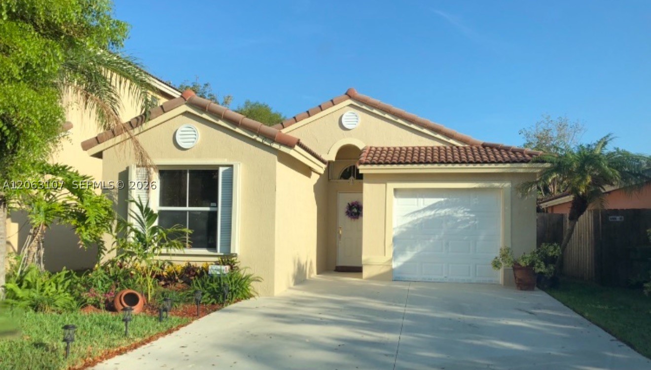 2065 SE 14th St Property Photo 1