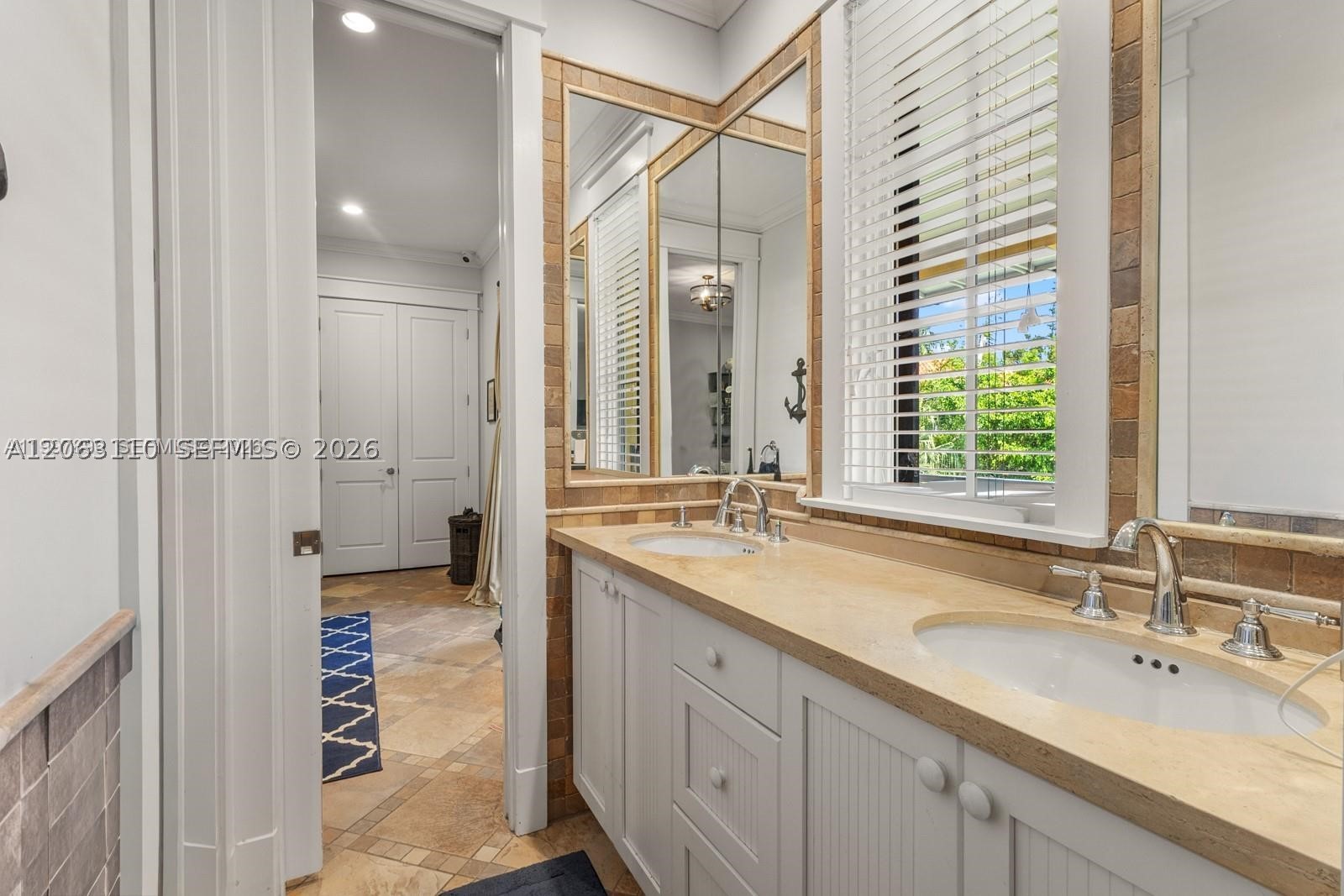 685 Harbor Ln Property Photo 31