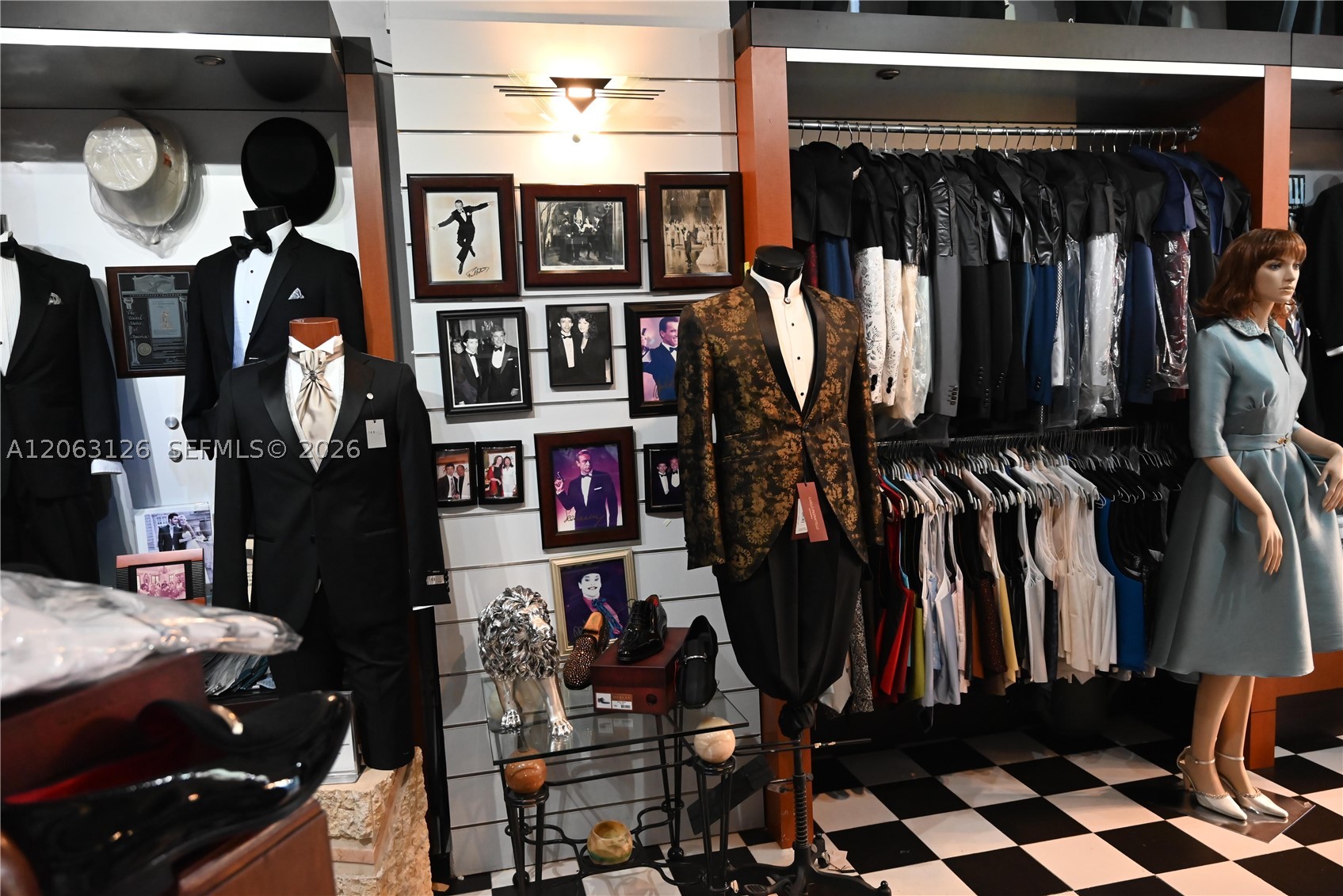Xxxx Miracle Mile Property Photo 2