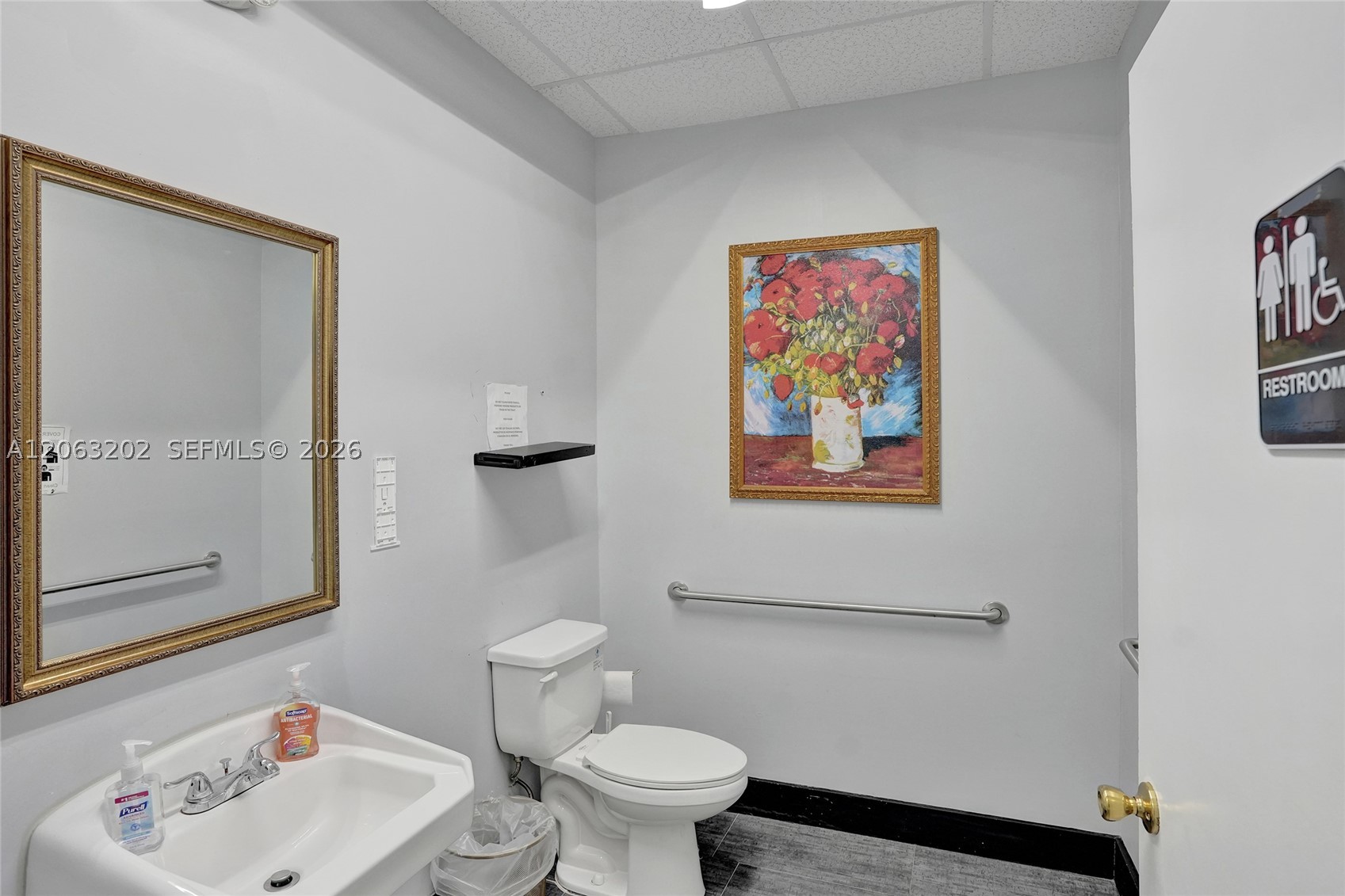 3401 Davie Blvd Property Photo 6