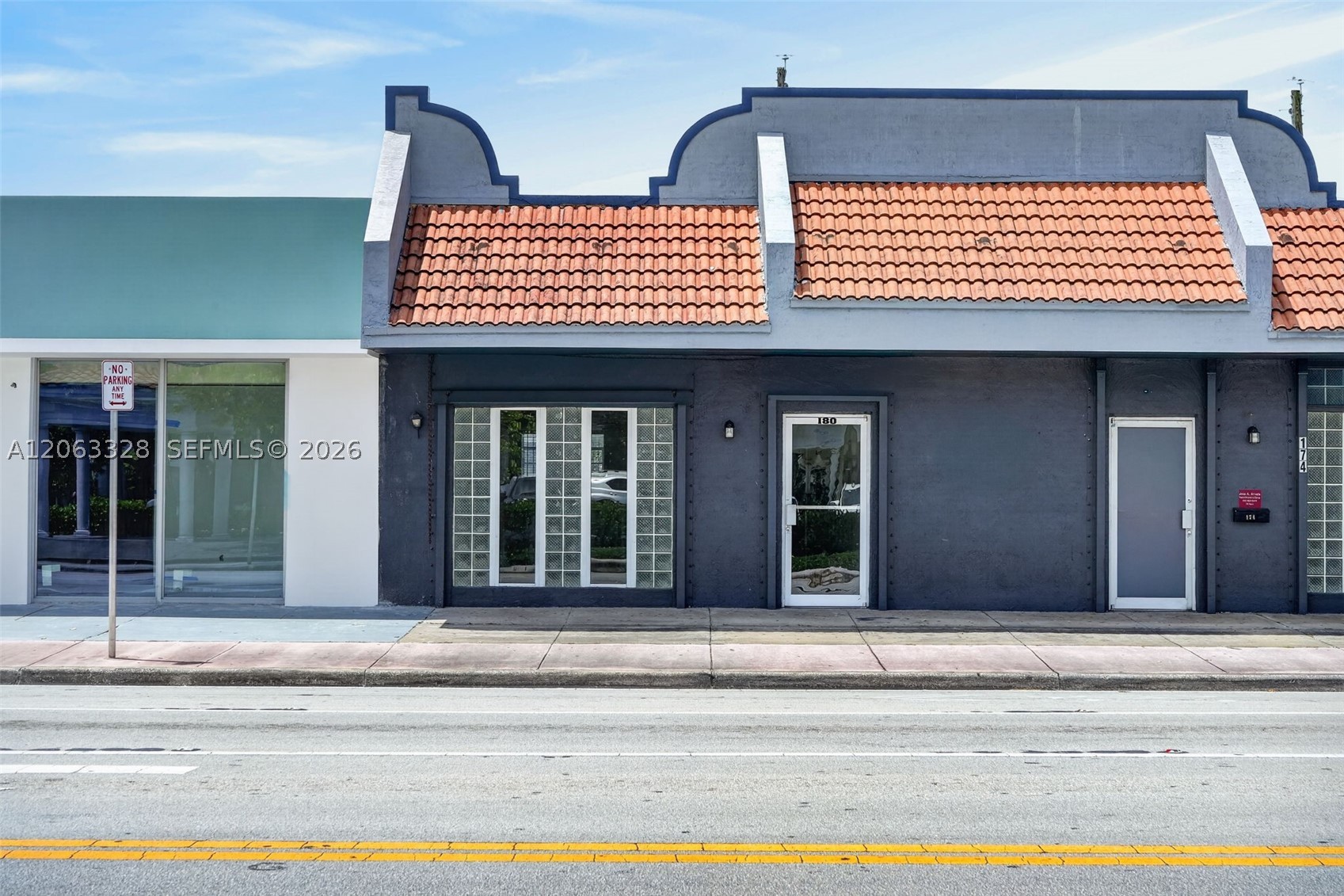 180 Hialeah Dr Property Photo 3