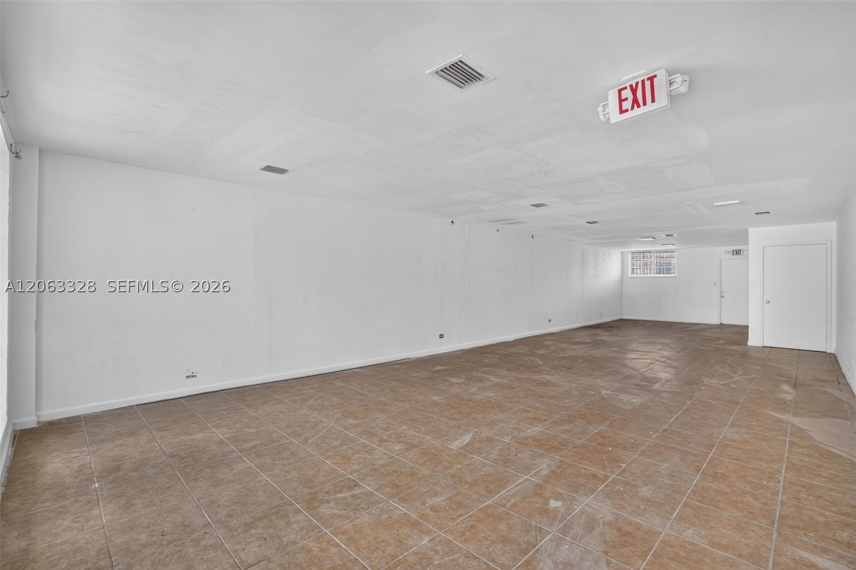 180 Hialeah Dr Property Photo 4