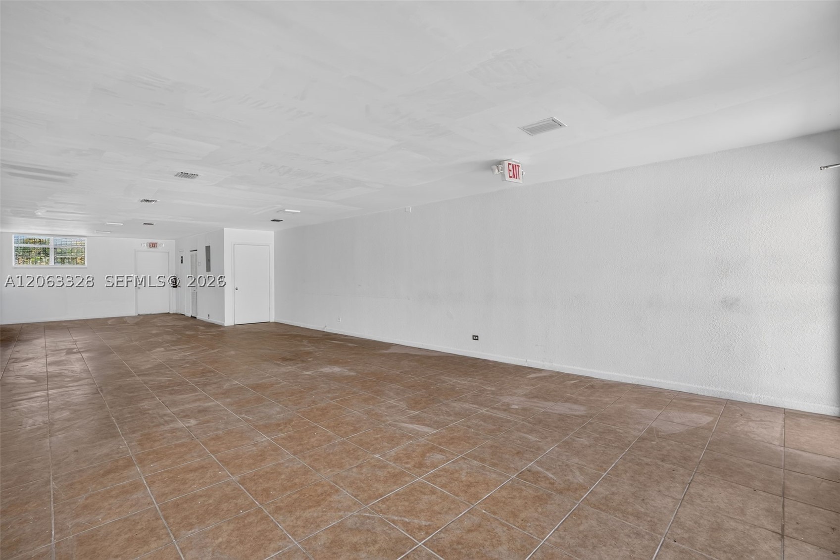 180 Hialeah Dr Property Photo 5
