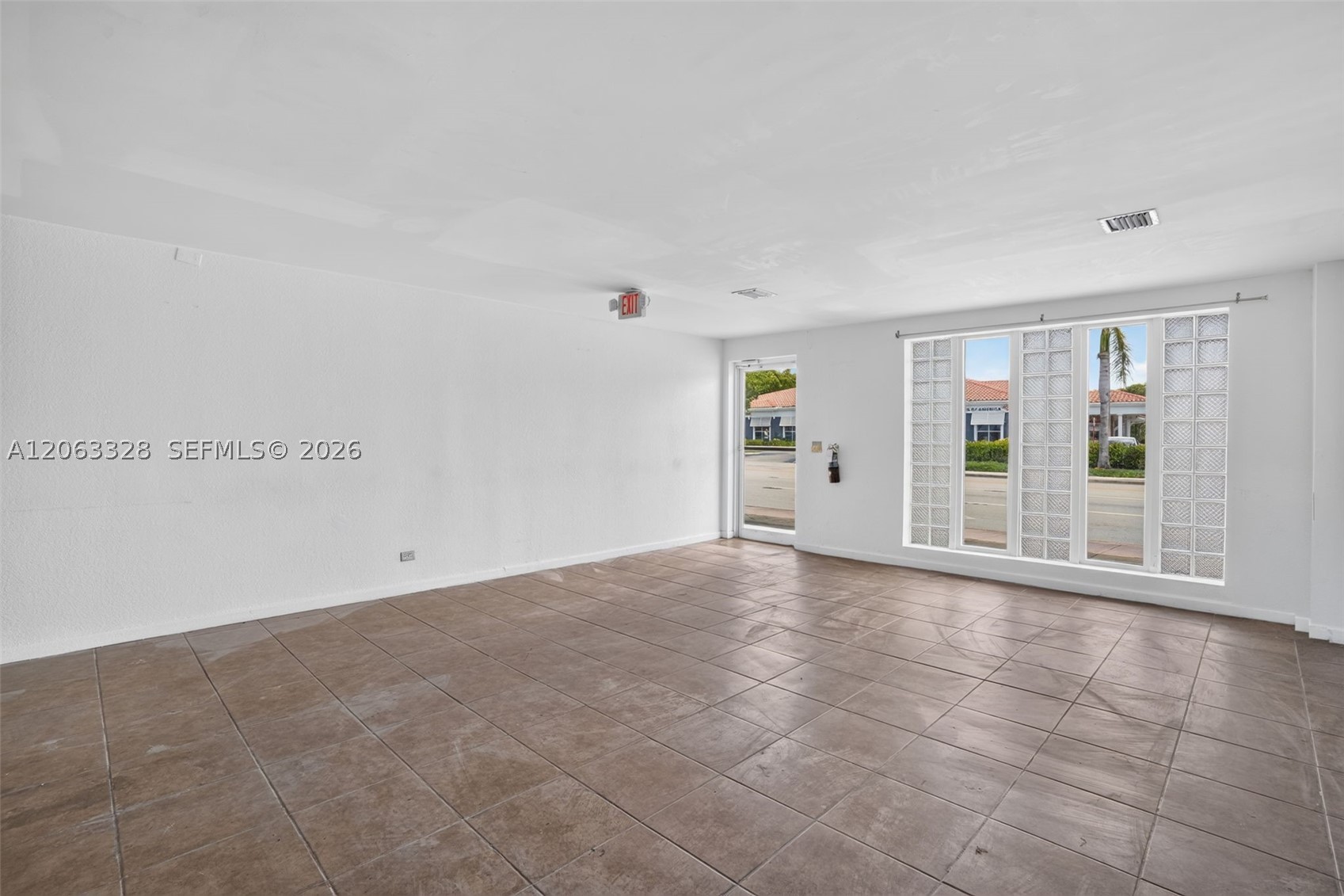 180 Hialeah Dr Property Photo 6