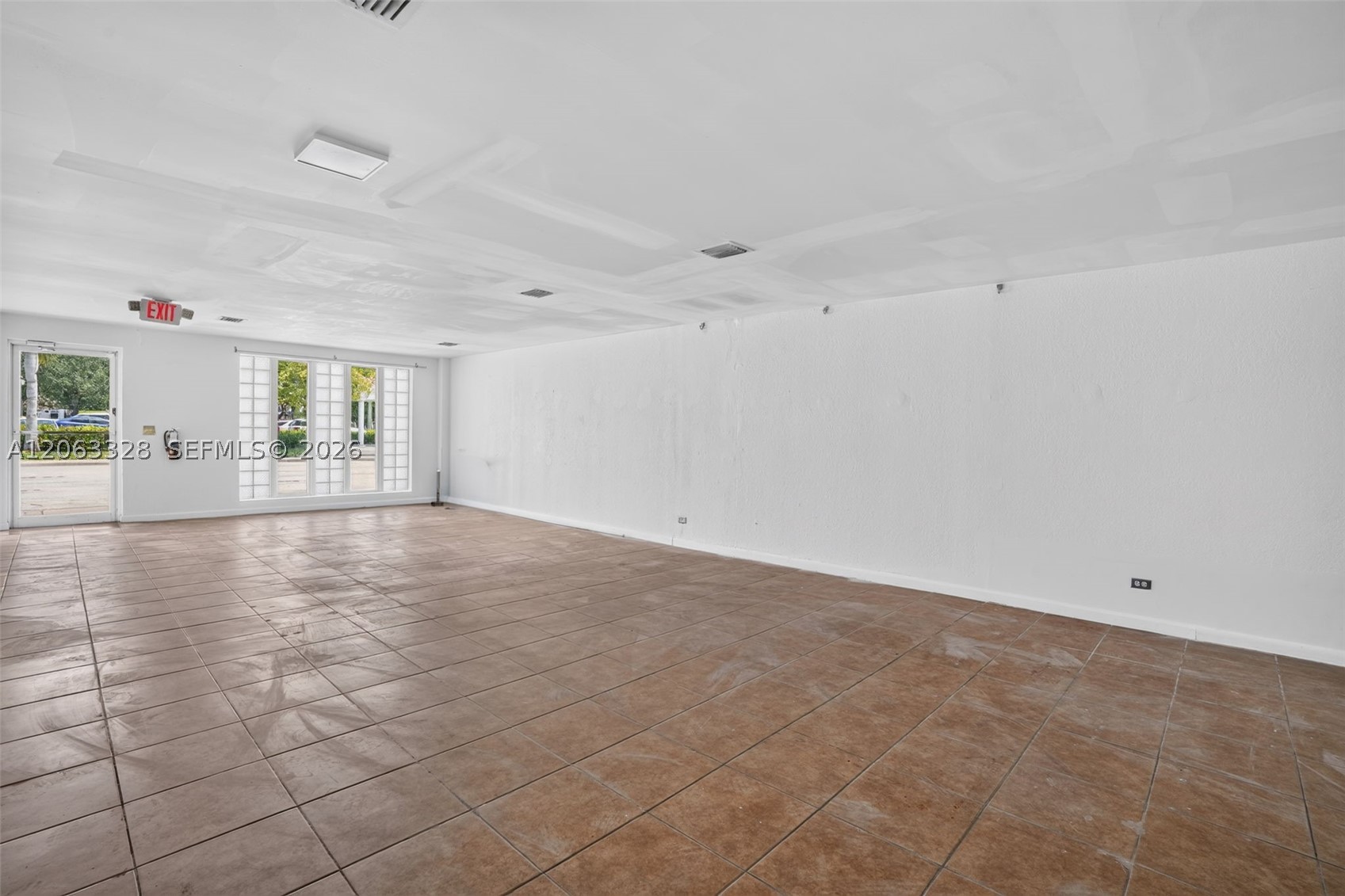 180 Hialeah Dr Property Photo 7