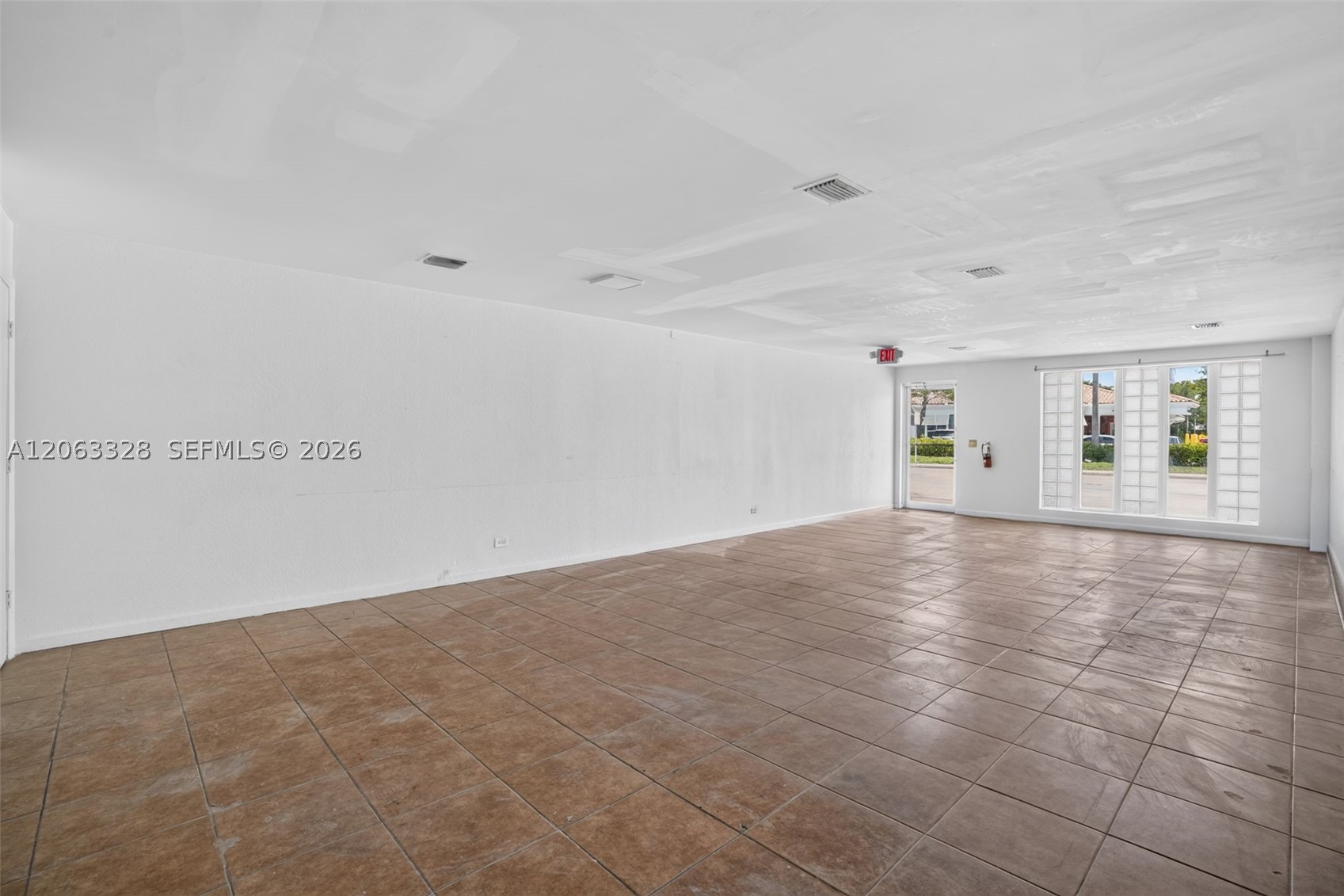 180 Hialeah Dr Property Photo 8