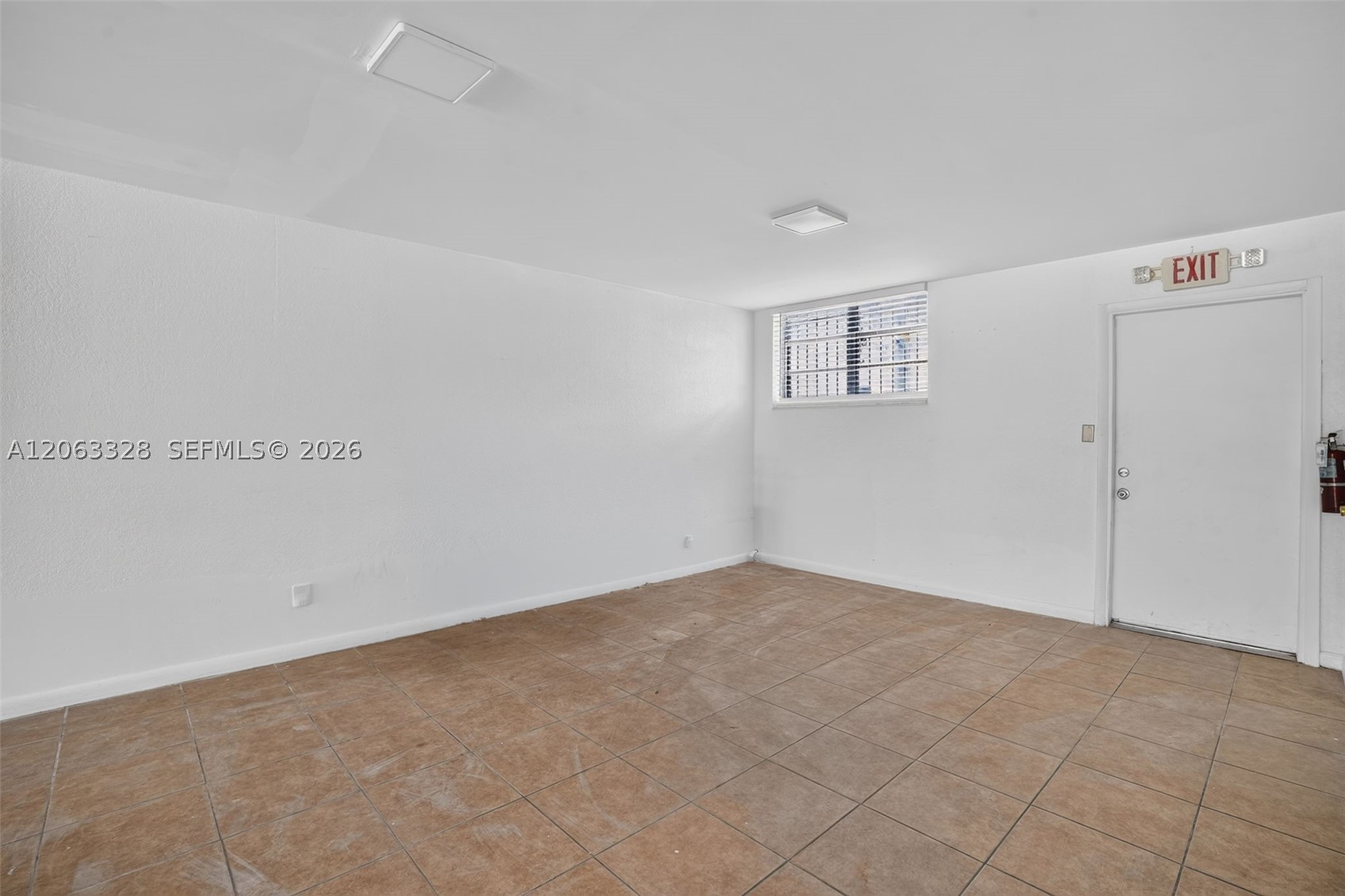 180 Hialeah Dr Property Photo 9
