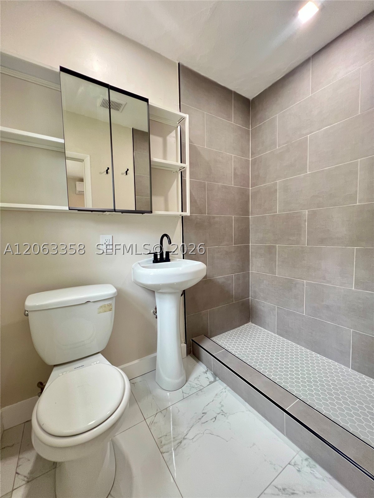 150 Ne 59th St Property Photo 30