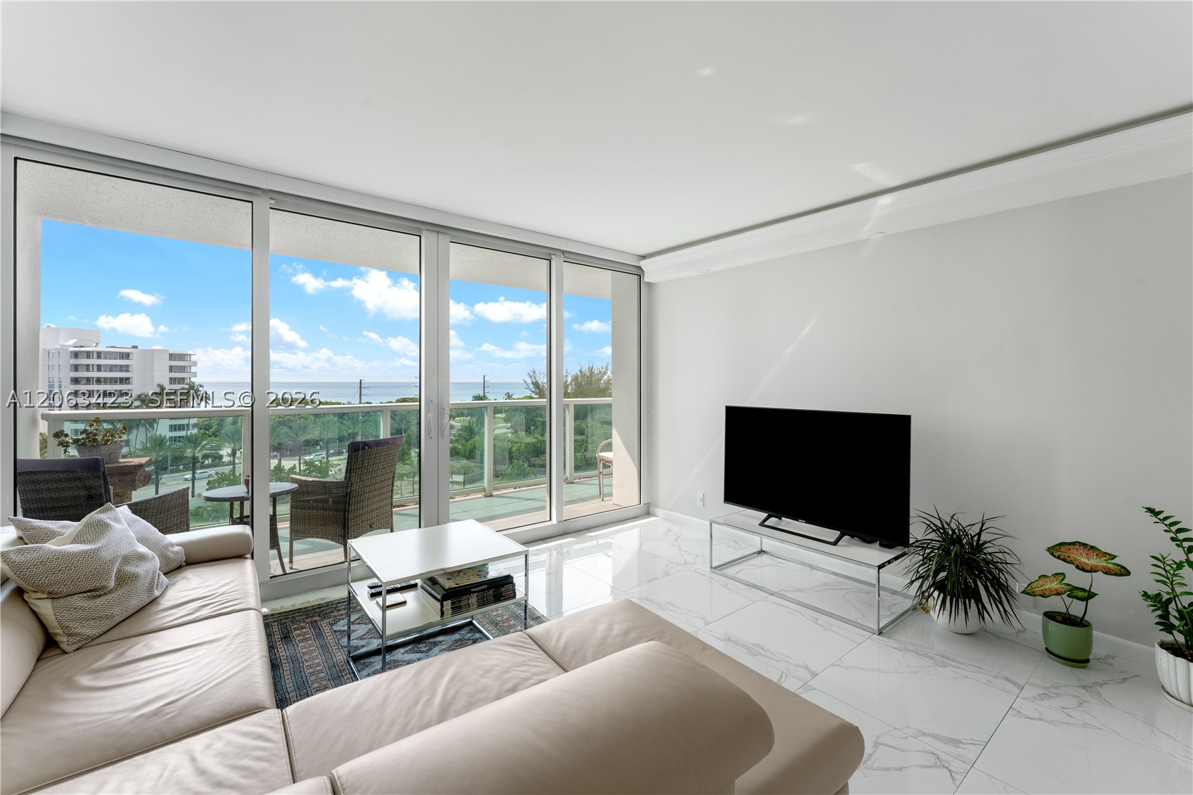 100 Bayview Dr 709 Property Photo 2