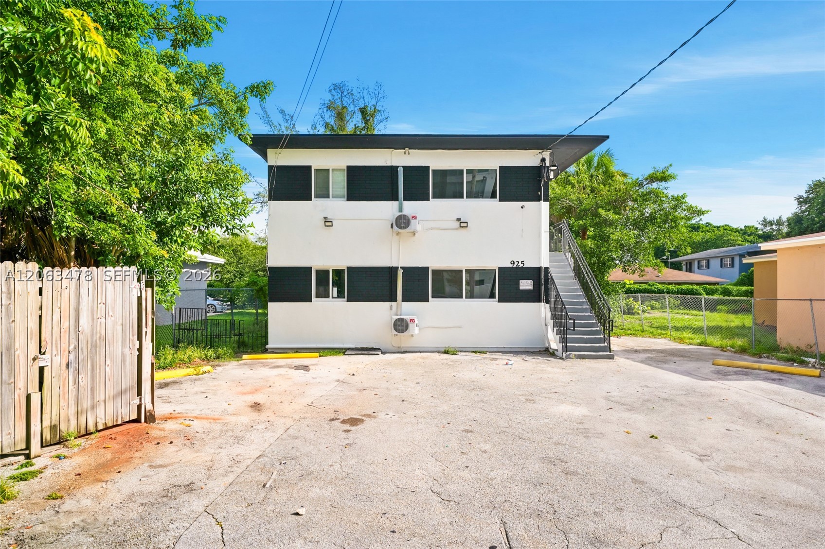 925 Nw 69th St 2 Property Photo 13