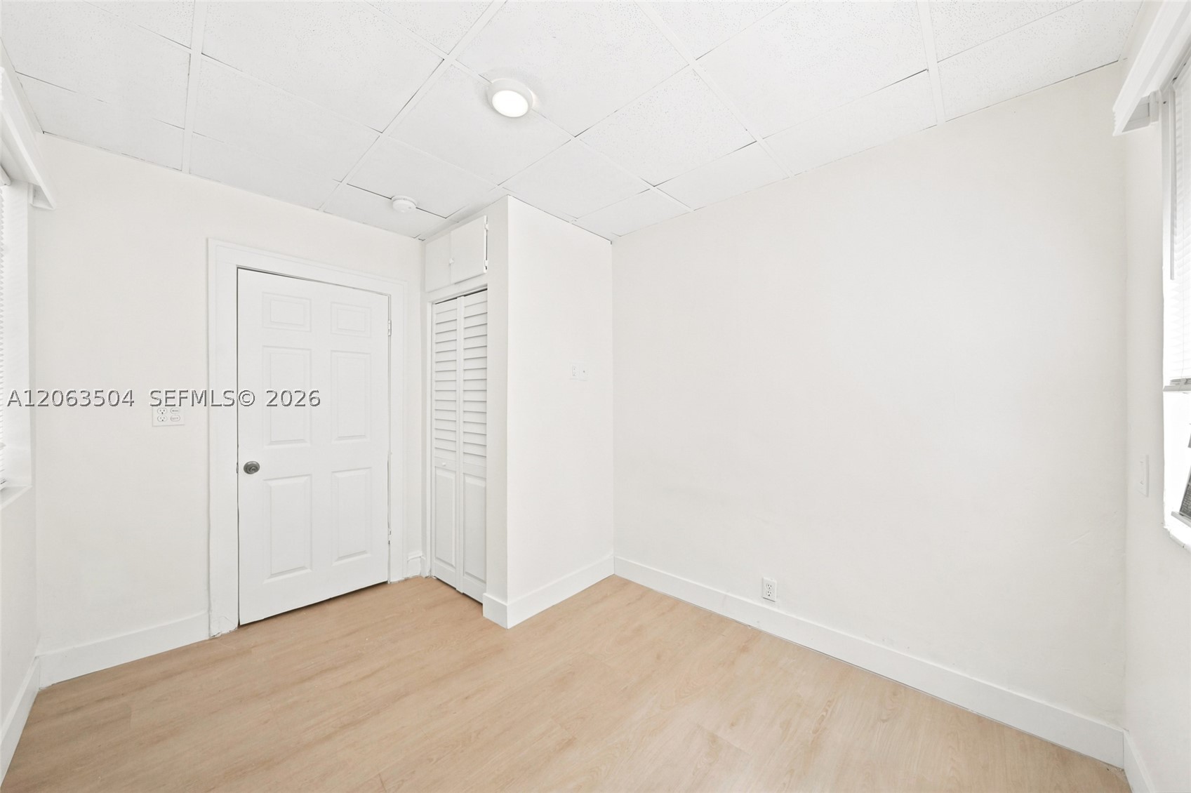 119 Ne 56th St 1 Property Photo 6