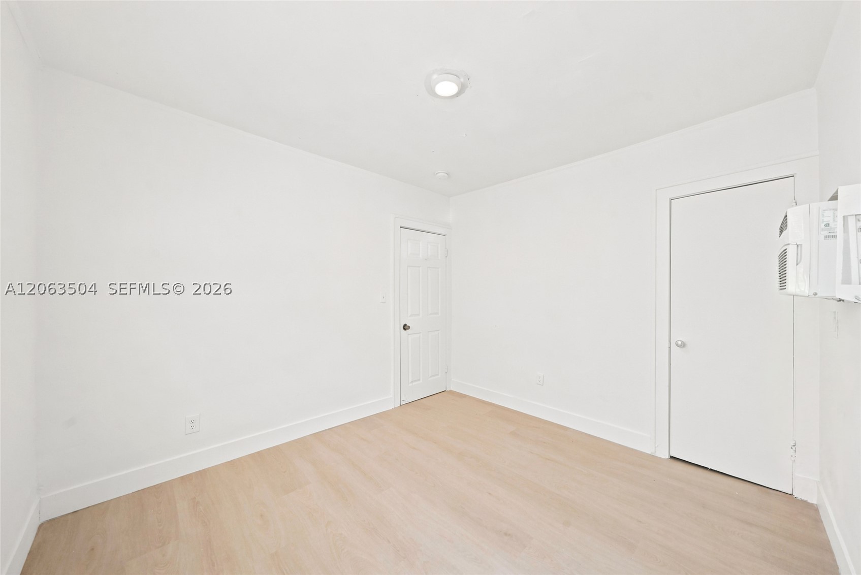 119 Ne 56th St 1 Property Photo 8