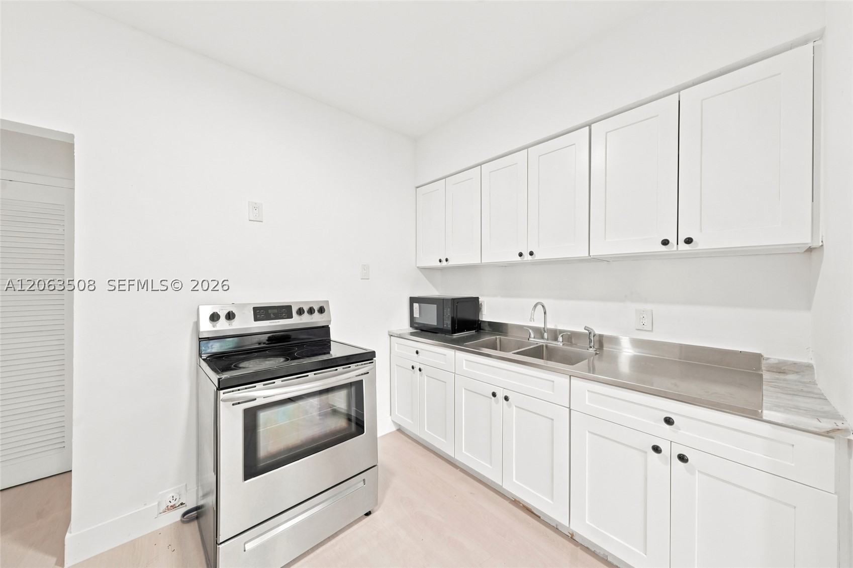 119 Ne 56th St 3 Property Photo 6