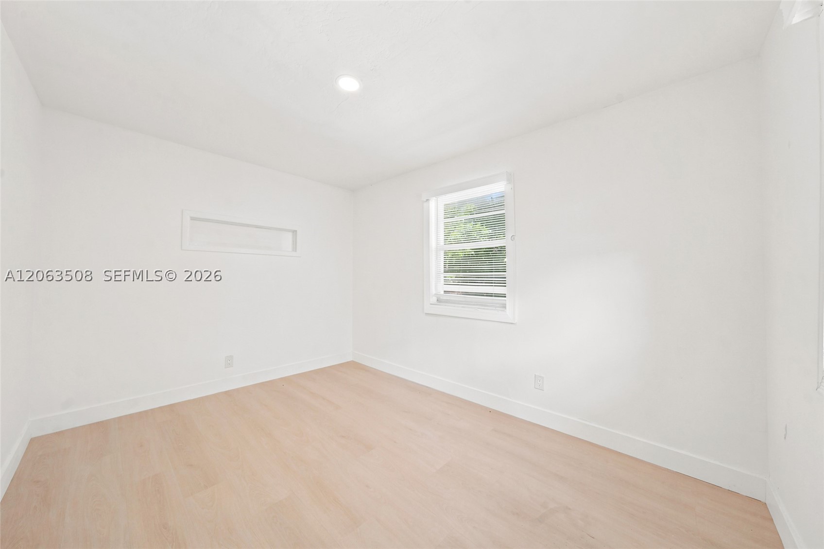 119 Ne 56th St 3 Property Photo 7