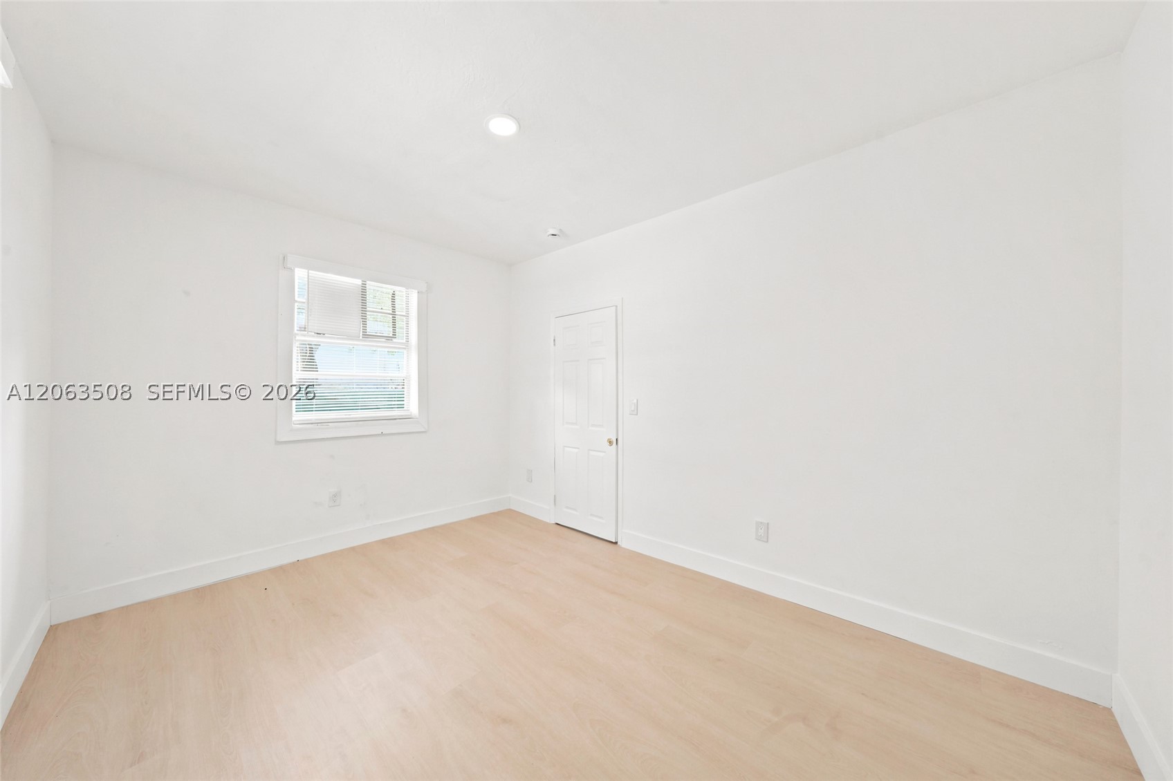 119 Ne 56th St 3 Property Photo 8