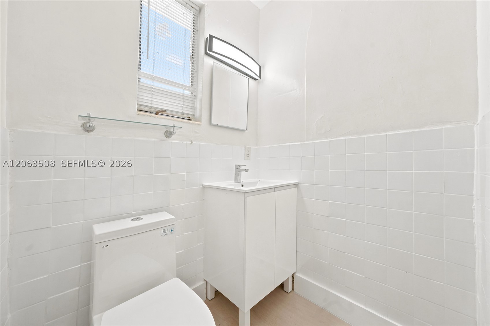 119 Ne 56th St 3 Property Photo 9