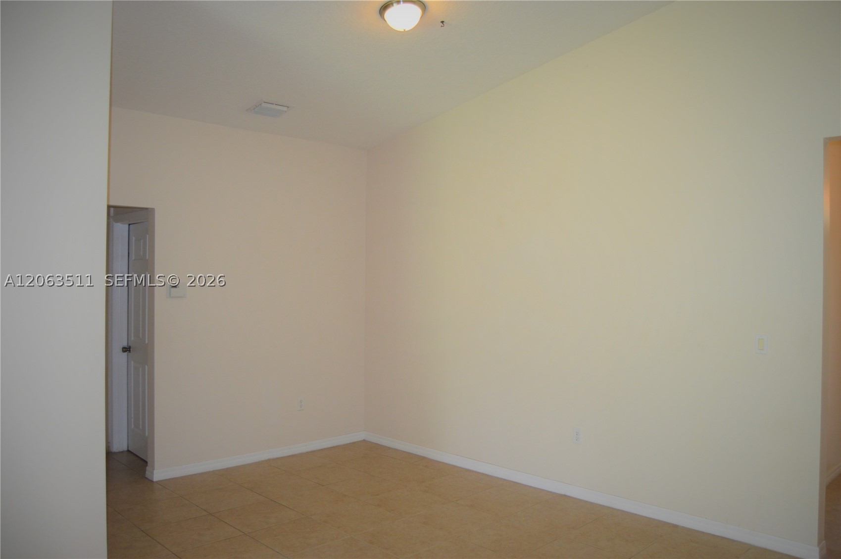 1855 Ne 36th Ave 1855 Property Photo 3