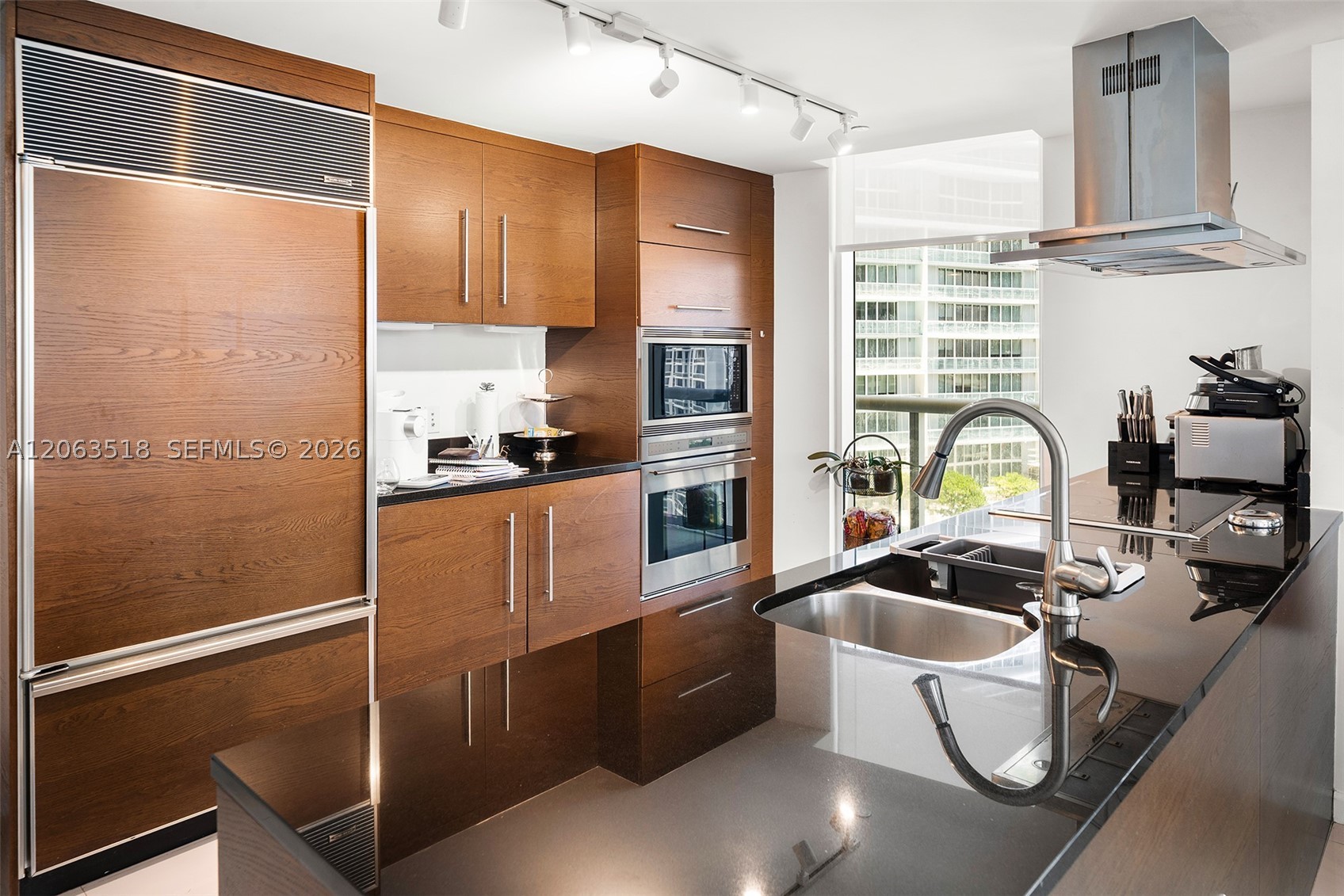 495 Brickell Ave 1802 Property Photo 6