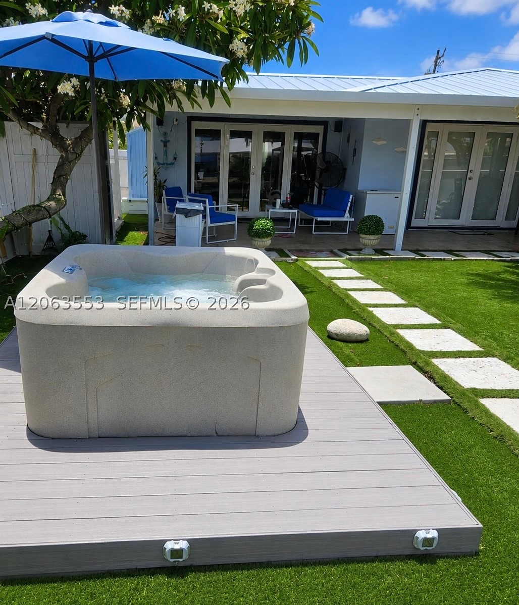 160 10th St Property Photo 6