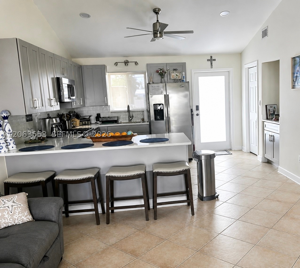 160 10th St Property Photo 8