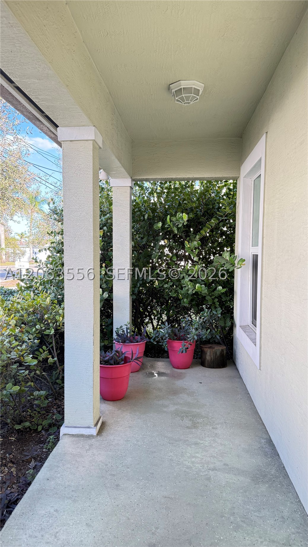 1018 Foster Rd Property Photo 2