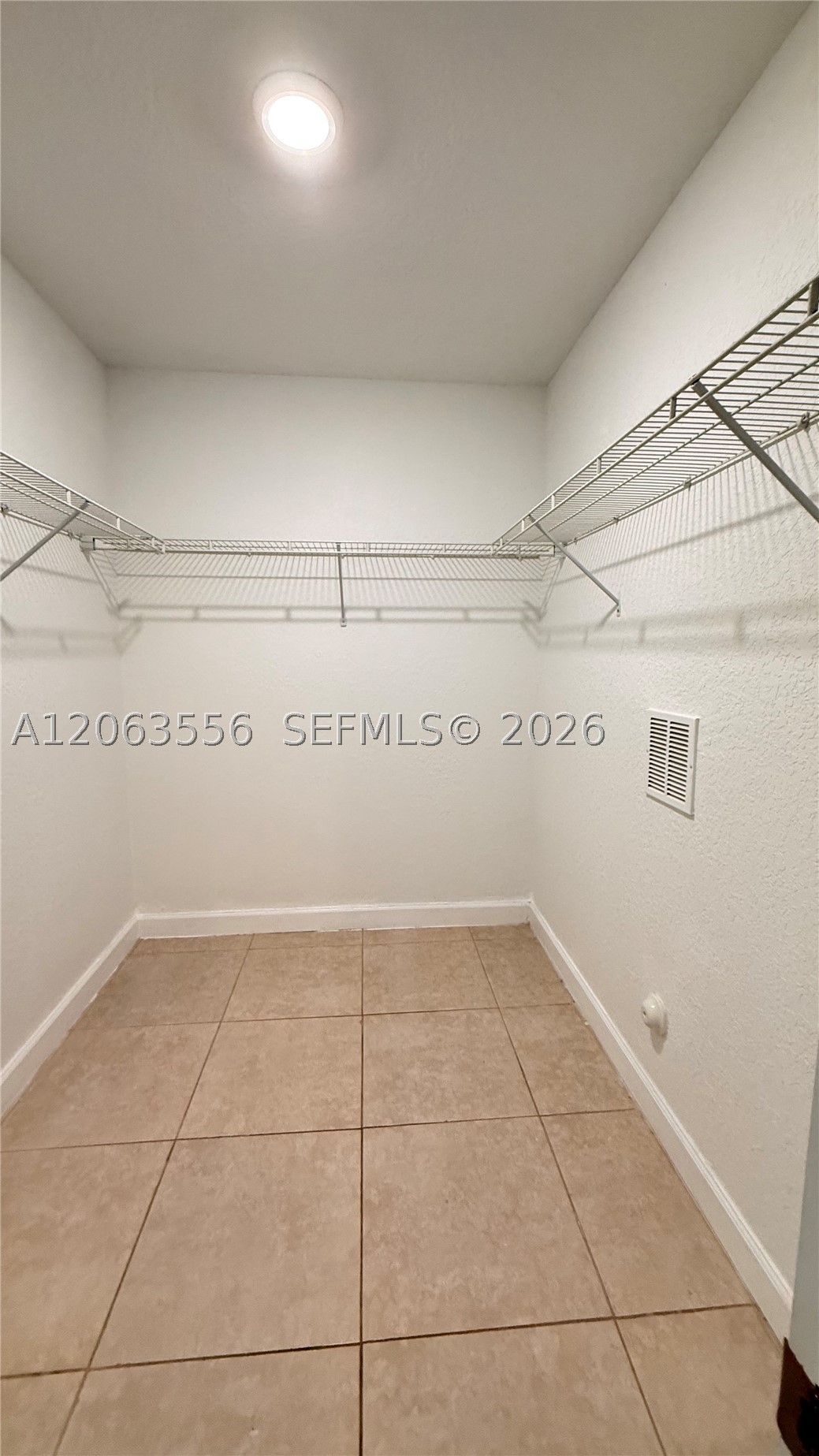 1018 Foster Rd Property Photo 13