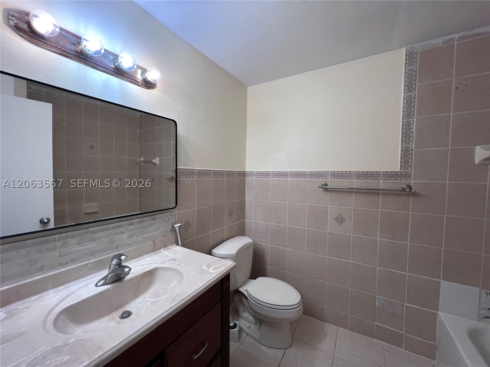 2750 N 34th Ave 9d Property Photo 32