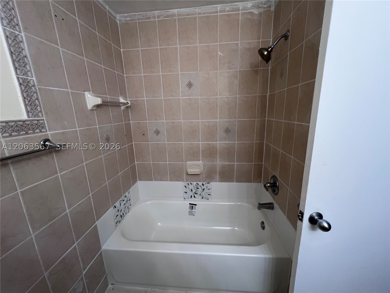 2750 N 34th Ave 9d Property Photo 33