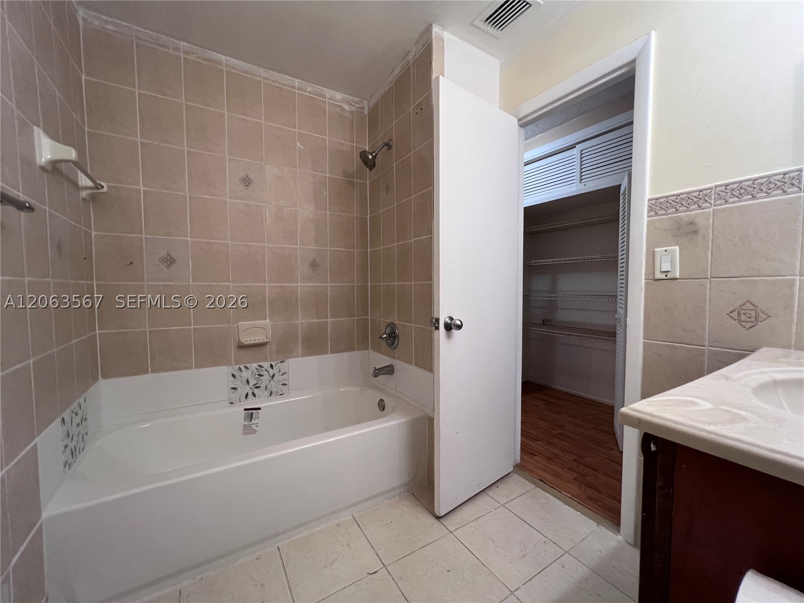 2750 N 34th Ave 9d Property Photo 34