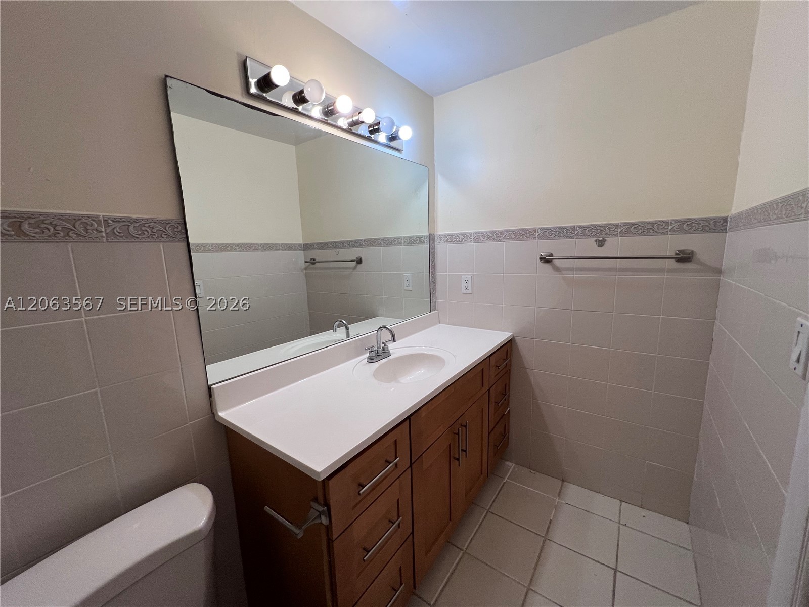 2750 N 34th Ave 9d Property Photo 39