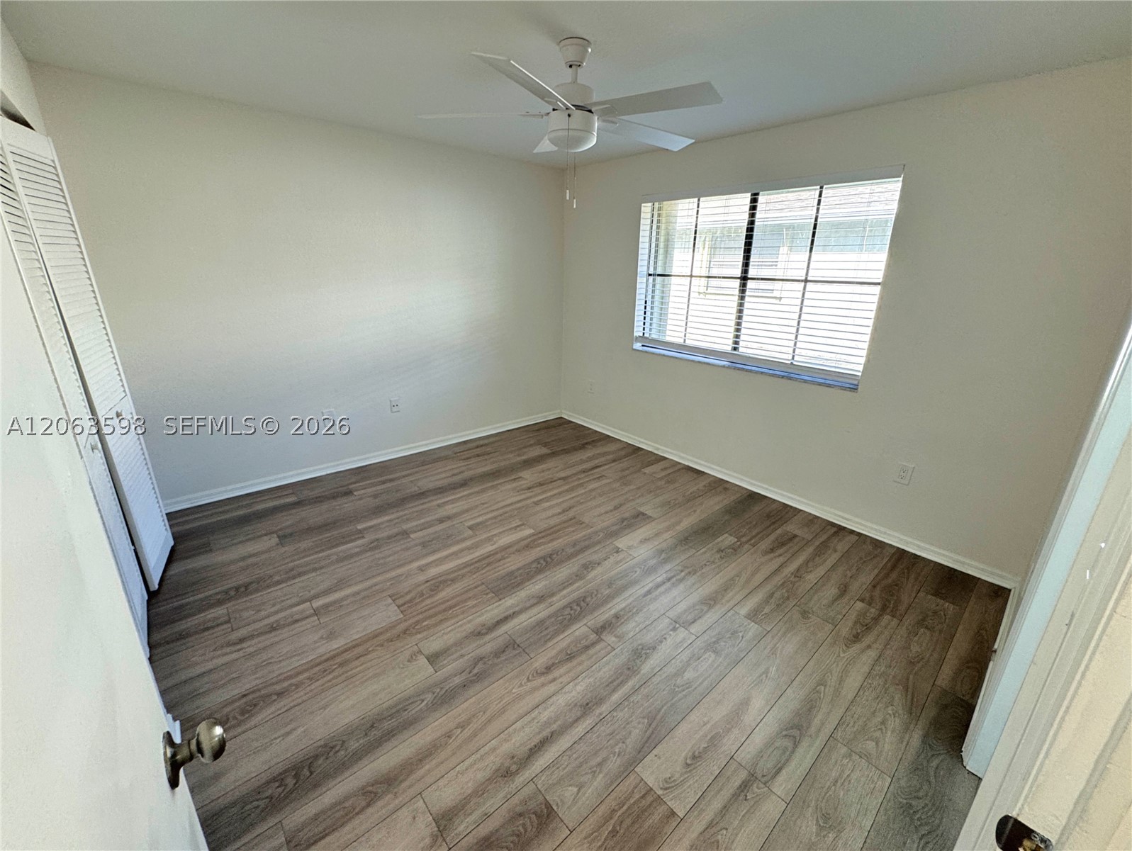 5637 Taft St 5637 Property Photo 4