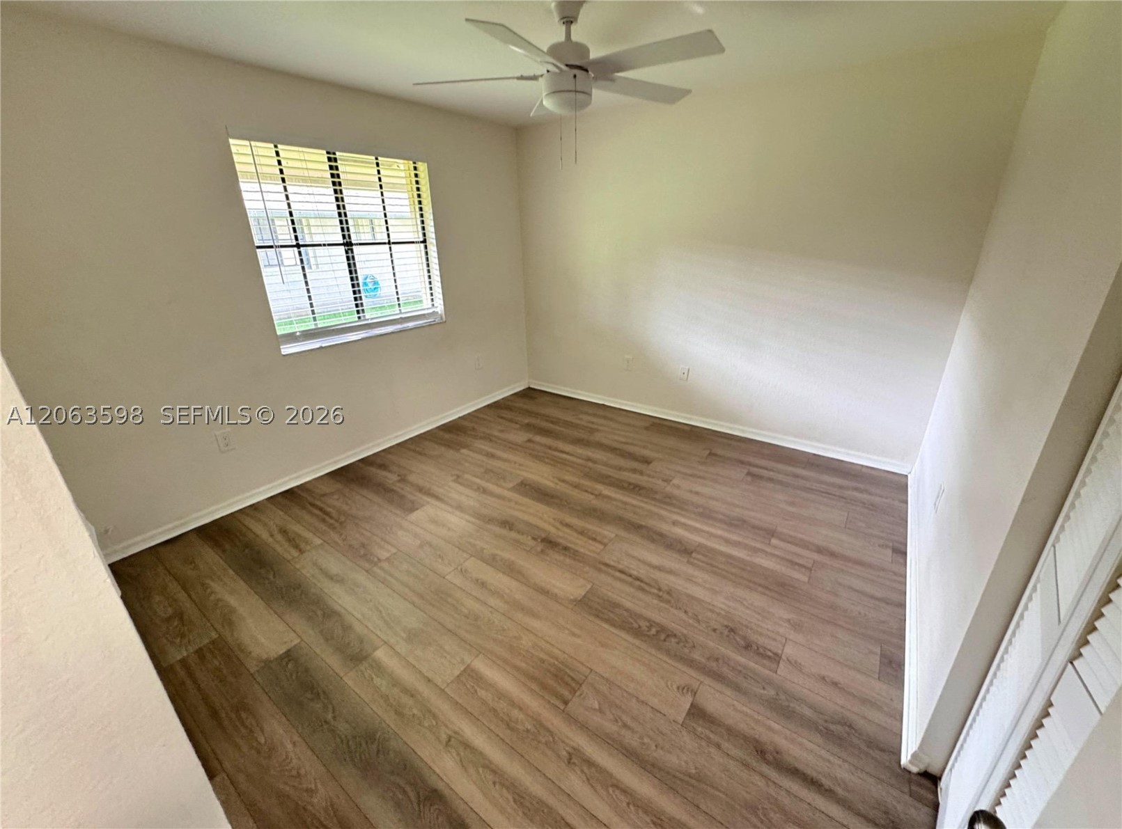 5637 Taft St 5637 Property Photo 6
