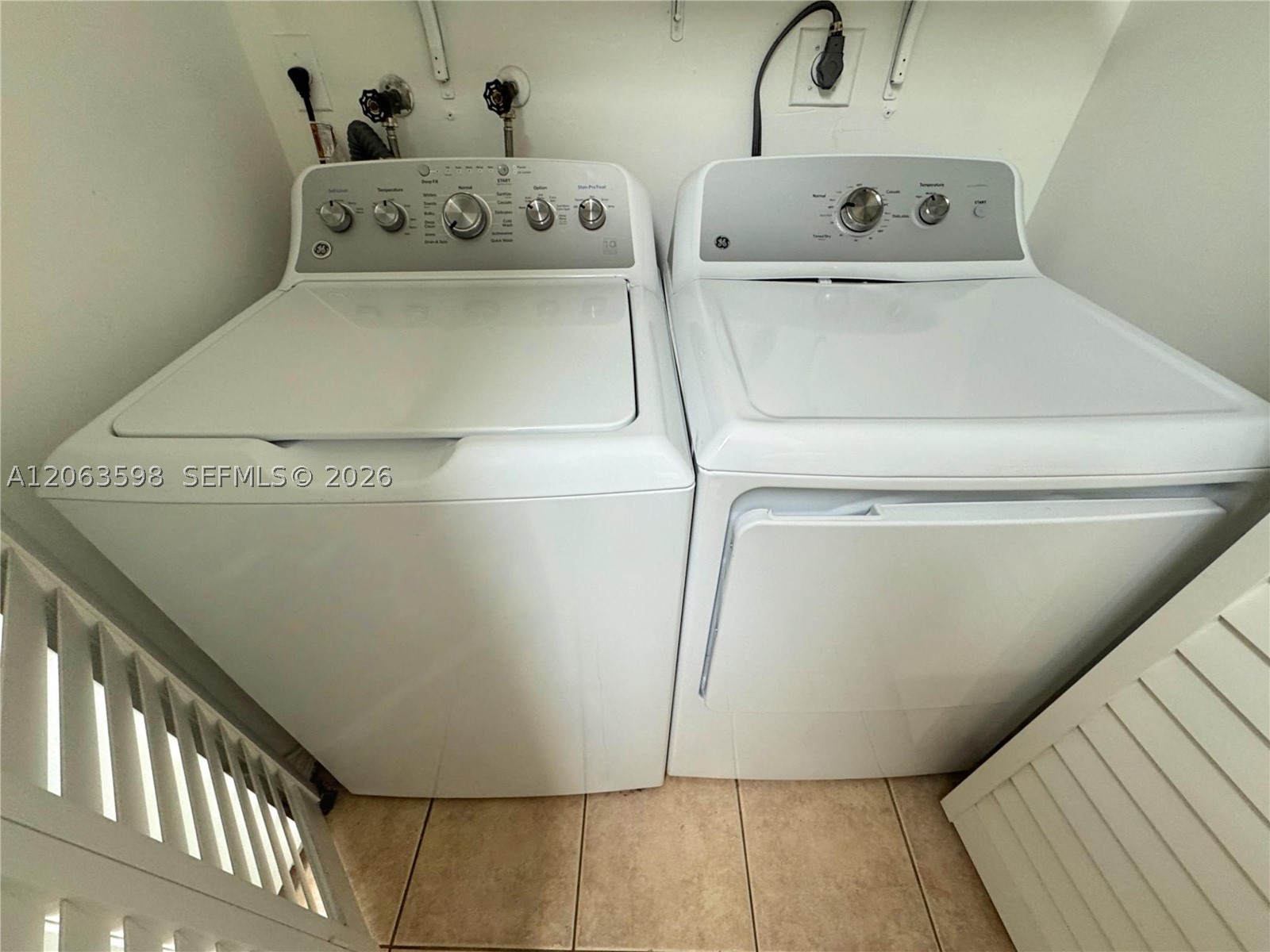 5637 Taft St 5637 Property Photo 7