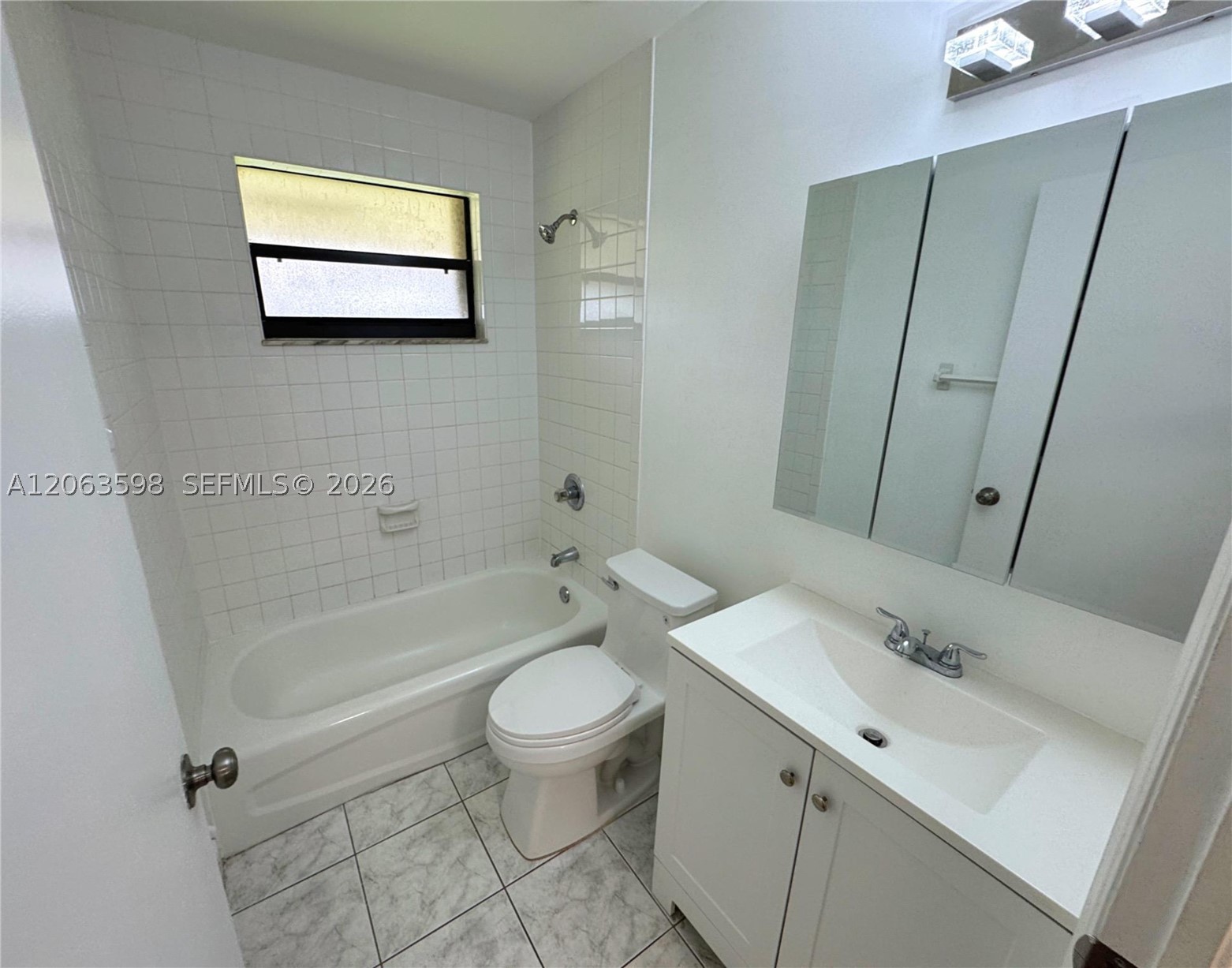 5637 Taft St 5637 Property Photo 8