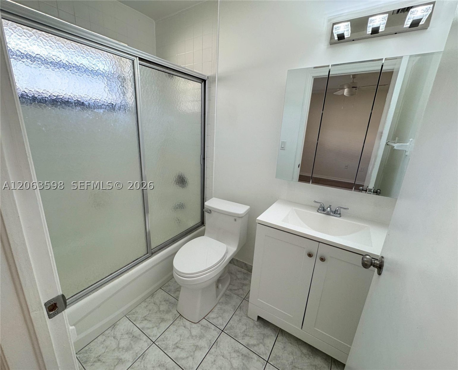5637 Taft St 5637 Property Photo 9