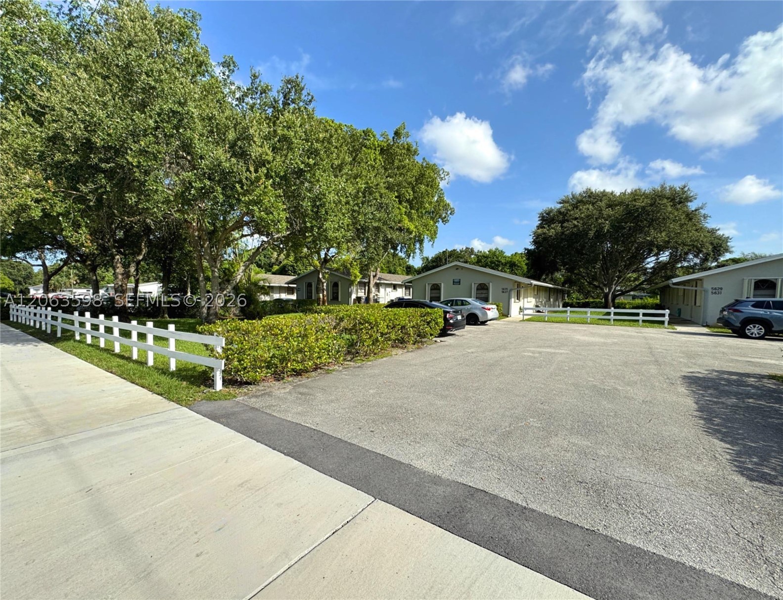 5637 Taft St 5637 Property Photo 11