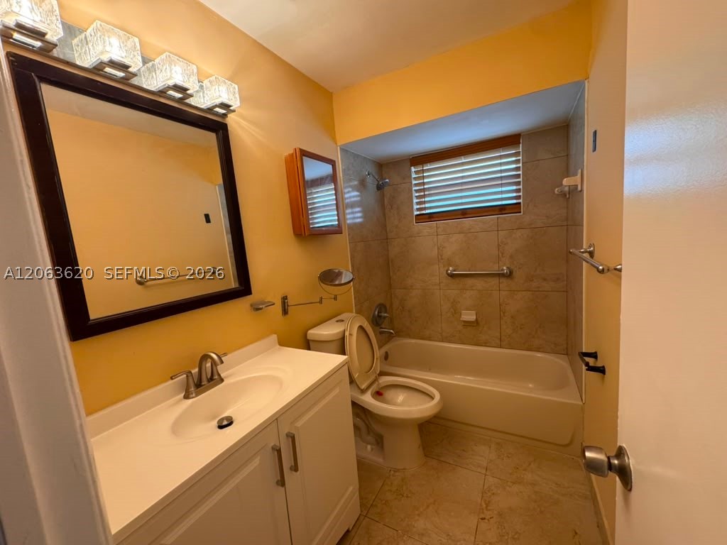 18331 Nw 2nd Ct Property Photo 7