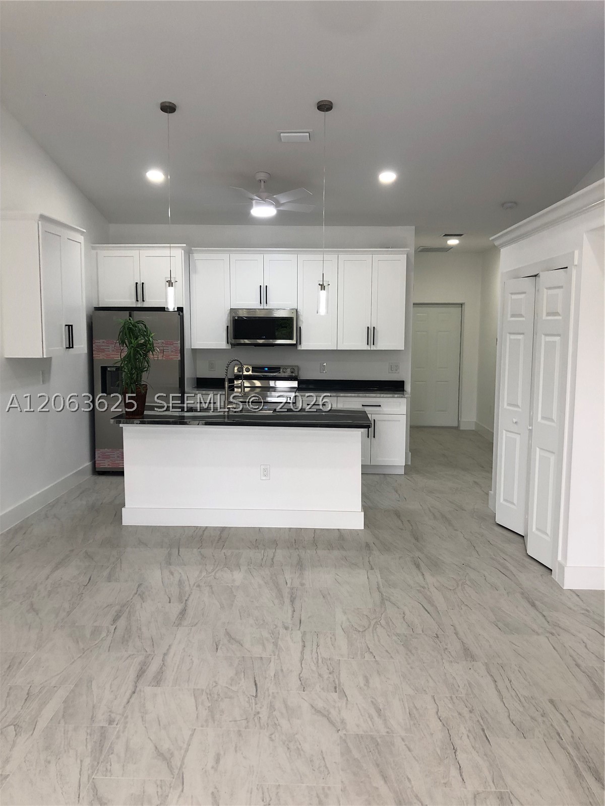 4568/4570 Golfview Blvd Property Photo 6