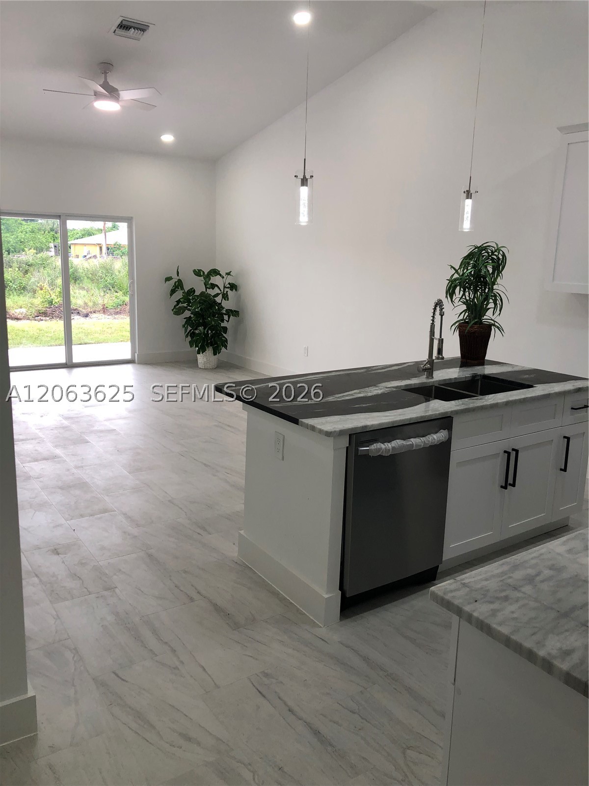 4568/4570 Golfview Blvd Property Photo 7