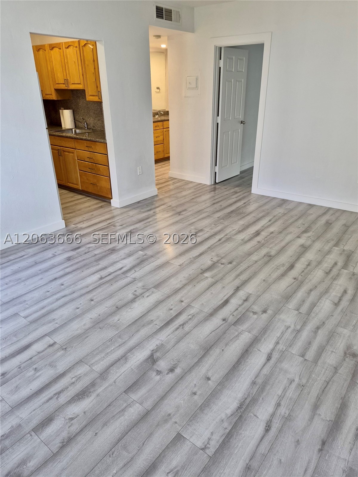 344 Meridian Ave 4b Property Photo 5