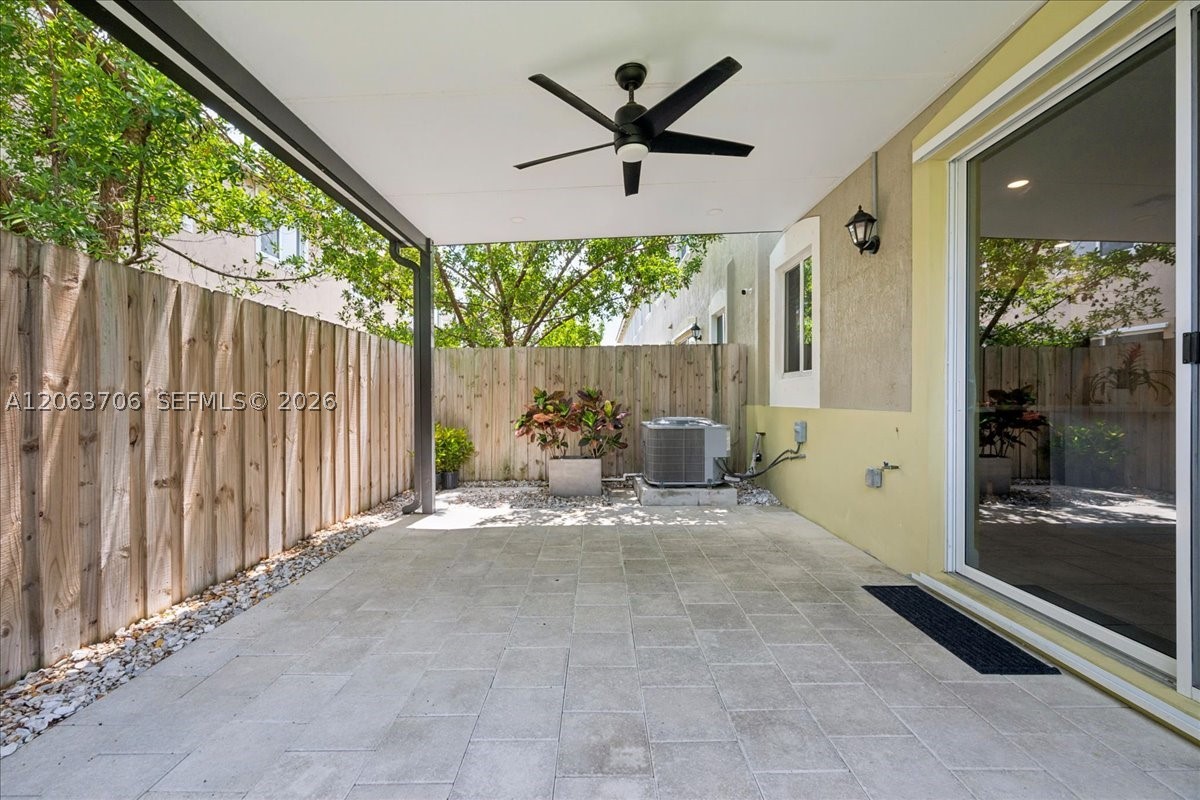 2478 Se 10th Ct Property Photo 5