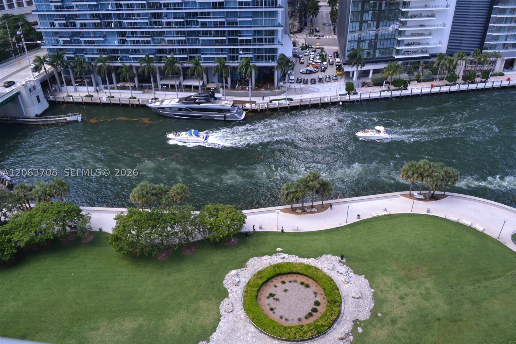 475 Brickell Ave 1814 Property Photo 4