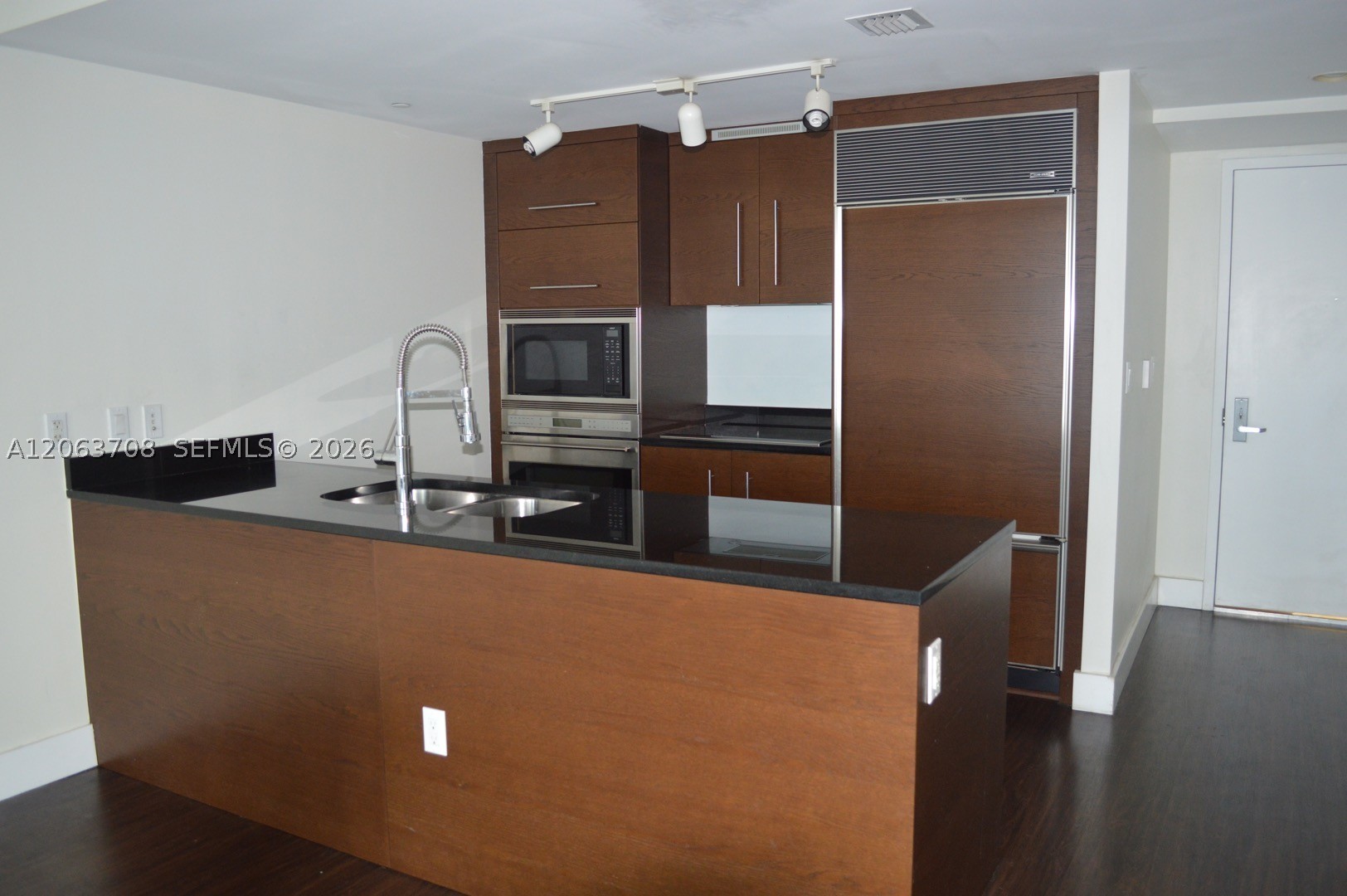 475 Brickell Ave 1814 Property Photo 7